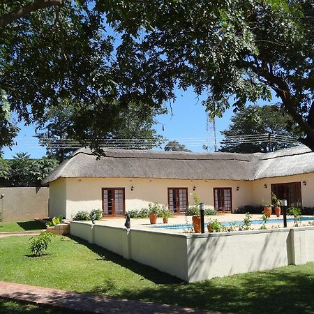 Mandebele Lodge Victoria Falls Zewnętrze zdjęcie